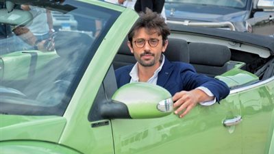 داخل سيارته.. أحدث ظهور لـ كريم محمود عبد العزيز بعد شفائه من الوعكة الصحية