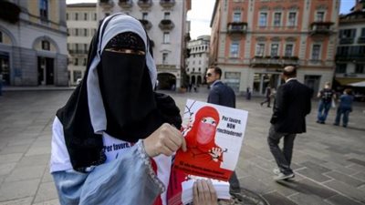 رسميًا.. دولة أوروبية تحظر النقاب