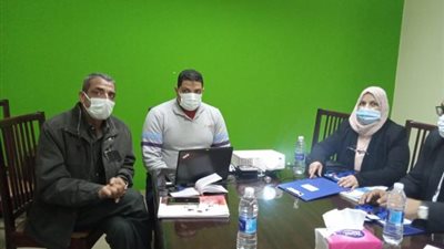 شاهد.. تسليم وثائق التأمين التكافلي ضد الحوادث الشخصية للعمالة غير المنتظمة