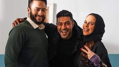 حمادة هلال ودنيا عبد العزيز ومحمد عز في كواليس تصوير ”المداح”