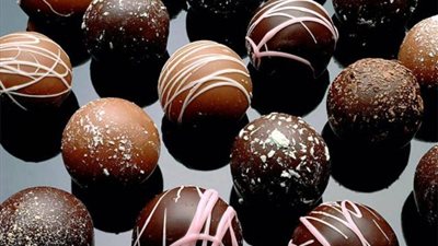بالتفاصيل...طريقة صنع كرات الشيكولاتة بالمنزل