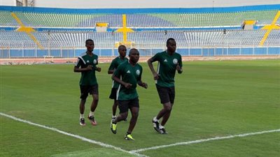 طاقم حكام بيراميدز ونكانا يؤدي تدريباته بالدفاع الجوي