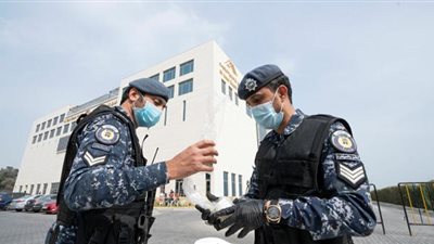 سخر من رجال الأمن .. تفاصيل القبض على مصري مقيم بالكويت