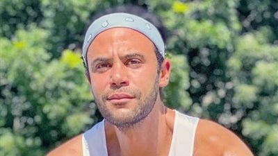 الجمهور يحاصر محمد إمام والفنان يعلق :اعملوا فيا اللي عايزينه