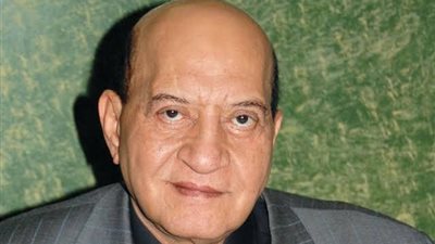 مؤلف شهير :ابتعدت عن الإخوان بعد سنة لما شفت المرشد اللي بيدربنا بيعاكس بنت