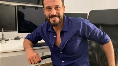 يوسف الشريف يستعرض لياقته البدنية في كواليس مسلسل ”كوفيد 25”