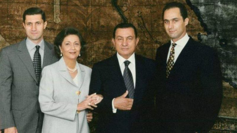 مبارك وعائلته