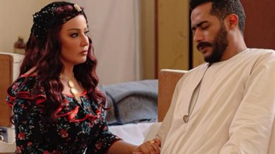 محمد رمضان يغازل سمية الخشاب : لما الملبن يبقي قدامك