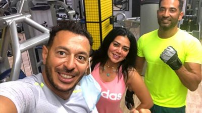 رانيا يوسف بإطلالة رياضية من كواليس مسلسل ”ملوك الجدعنة”