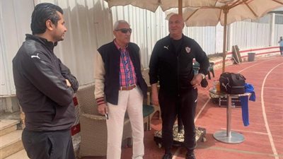 عماد عبدالعزيز يحضر مران الزمالك لدعم اللاعبين
