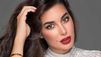 ثالث إمرأة في العالم ترتديه.. حكاية عقد ياسمين صبري المصنوع من الزمرد