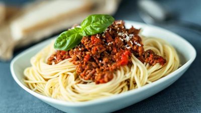 «زي المطاعم».. أسهل طريقة لتحضير شعرية بولونيز