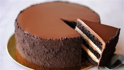 «زي المطاعم».. كيفية تحضير كيكة الشيكولاتة الباردة