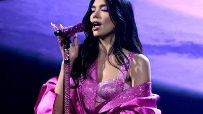 «كل دقيقة فستان».. دوا ليبا تبهر الجميع وتحصد جائزة جرامي باكتساح