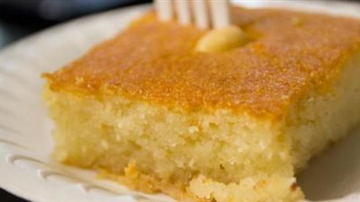 أحسن من الحلواني...طريقة عمل البسبوسة بدقيق الذرة