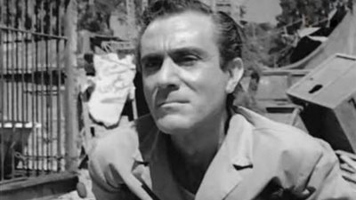 تخلى عن وظيفته من أجل الفن ..الالتهاب الرئوى أنهى حياته .. حكايات مأسوية في حياة أحمد لوكسر