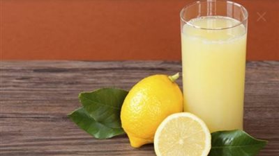عصير الليمون .. غسول سحري للتخلص من مشاكل البشرة