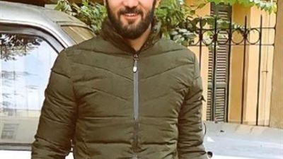 حسني شتا برفقة كلابه : صديق مخلص