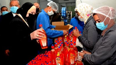 نيفين جامع:حريصون على التواصل المستمر مع كافة المنشأت الانتاجية بمختلف محافظات مصر