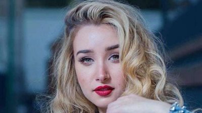 انهيار والدة هنا الزاهد بعد إصابة ابنتها بفيروس كورونا