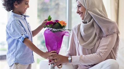 يعتبرها البعض بدع.. تعرف على حكم الاحتفال بعيد الأم واختيار الأمهات المثاليات