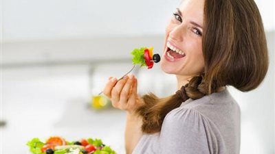 بمناسبة يوم السعادة العالمي .. أبرز الأطعمة التى تحسن المزاج