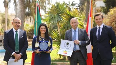 وزيرة التعاون الدولى تفوز بجائزة رائدات التغيير