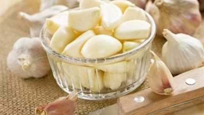 كل ما تريدين معرفته عن أفضل طريقة لتخزين الثوم فصوص أم مفروم