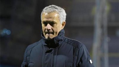 مورينيو يتحدى لاعبيه ويطالبهم بردة فعل قوية أمام أستون فيلا