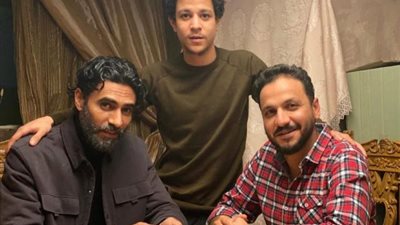 محمد علاء وأحمد داش وبيتر ميمي في كواليس تصوير ”الاختيار 2”