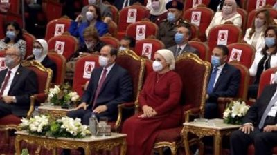 الرئيس السيسى والسيدة قرينته يشهدان فيلما تسجيليا بعنوان ”شجرة المستقبل”