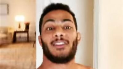 محمد رمضان : الدكتور مانعنى البس هدومي ولازم أفضل عريان علشان أخف