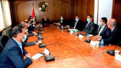 وزيرة التجارة والصناعة: تطوير المراكز التكنولوجية للارتقاء بالصناعة الوطنية