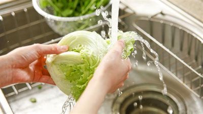 ما هي الأطعمة التى لا يجب غسلها أبدًا قبل الطهي؟.. تعرفي عليها