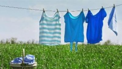 طرق تعقيم الملابس بدون غسلها