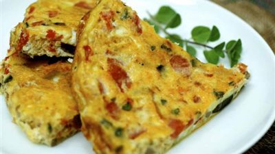 أفضل من المطاعم...طريقة عمل عجة البيض بالخضار