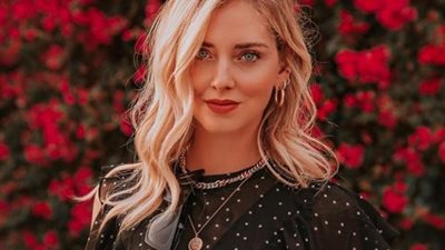 الفاشينيستا الإيطالية «كيارا فيراني» تشعل السوشيال ميديا بإطلالة مثيرة