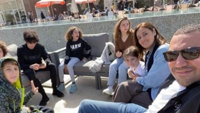 حلا شيحة ومعز مسعود  بصحبة أبنائهم من زيجاتهما السابقة في أحدث ظهور