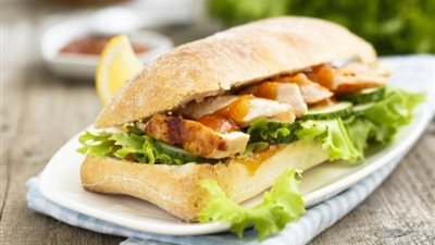 أفضل من المطاعم.. طريقة عمل ساندوتش ”زنجر المشوي”