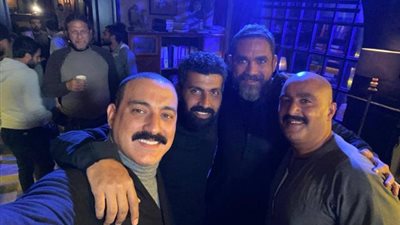 الحبايب.. دياب برفقة أحمد السقا وأمير كرارة من كواليس ”نسل الأغراب”