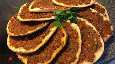 تعرفي على أسهل وصفة لتحضير صفيحة لحم في المنزل