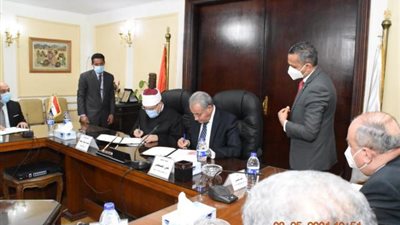 وزير التموين يوقع بروتوكول لتوفير لحوم صكوك الأضاحي مع الأوقاف بـ 600 طن لحوم كمرحلة أولي