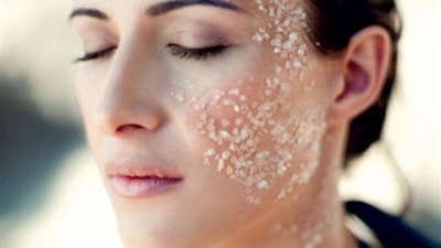 ماسك التقشير.. الحل السحري لبشرة مثالية