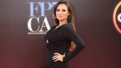 اعتصام رابعه يجبر غادة طلعت على ارتداء الخمار ويقلب حياتها.. اعرف التفاصيل