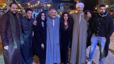 نجلاء بدر برفقة أحمد السقا وريم سامي في كواليس تصوير مسلسل ”نسل الأغراب”