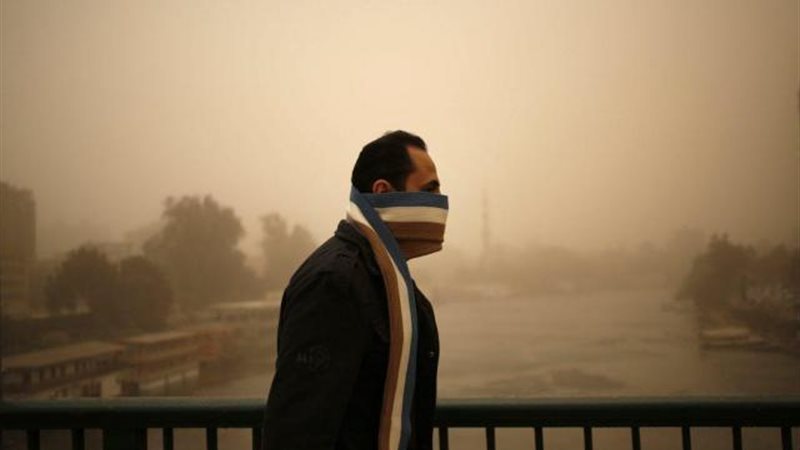 لتفادي العاصفة الرملية