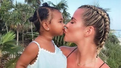 «مش هتصدق».. كيف كان شكل نجلة كلوي كارداشيان في إعلانها الأول