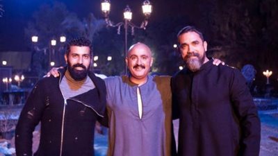أحمد السقا وأمير كرارة ومحمد سامي في كواليس تصوير مسلسل ”نسل الأغراب”