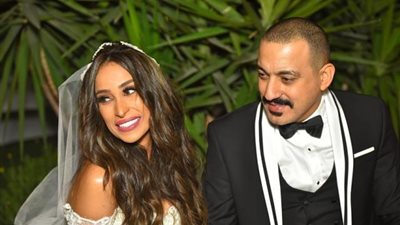 إصابة دياب وزوجته بفيروس كورونا والفنان يطلب الدعاء