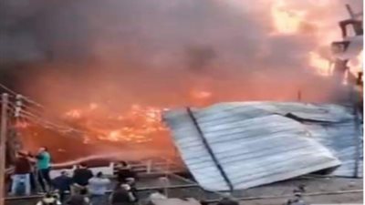 بالصور .. الحماية المدنية تنجح فى السيطرة على حريق بشادر فوانيس رمضان بميدان المنشية وسط الإسكندرية